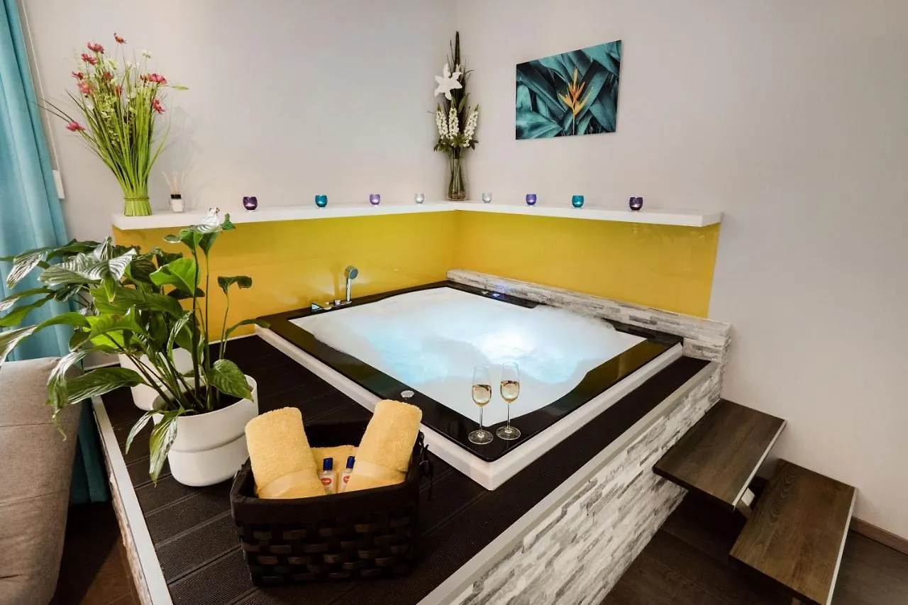 Downtown Luxury Jacuzzi Apartment Budapest